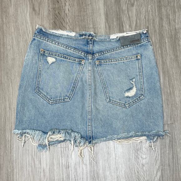 CARMAR Women's Light Wash Distressed Raw Hem Waistbandless Denim Skirt size 25 - Picture 4 of 4